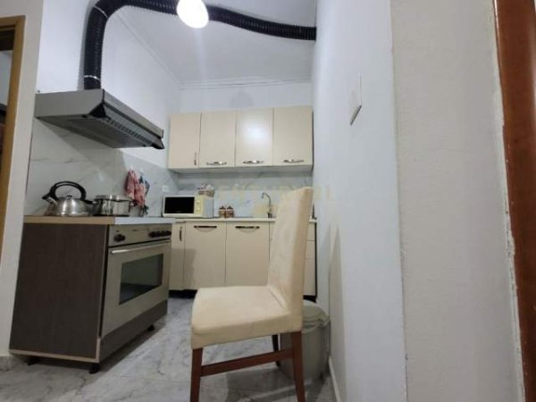 Tirane, jepet me qera apartament Kati 2, 40 m² 350 Euro (Sheshi Willson)