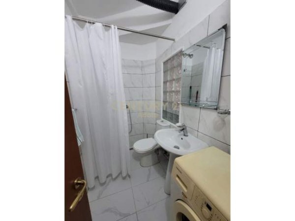 Tirane, jepet me qera apartament Kati 2, 40 m² 350 Euro (Sheshi Willson)