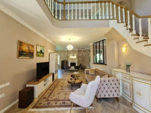 Tirane, jepet me qera Vile 2 Katshe Kati 0, 2.500 Euro (Peze Helmes)