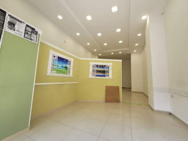 Tirane, jepet me qera dyqan Kati 0, 50 m² 500 Euro (Rr. e Kavajes)