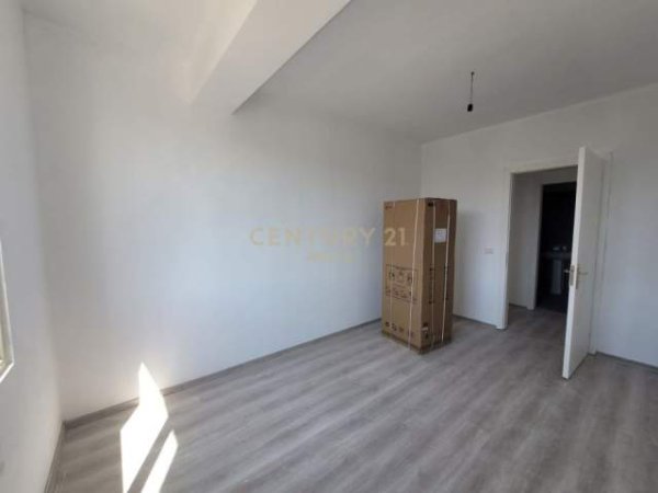 Tirane, jepet me qera apartament 2+1+BLK Kati 10, 83 m² 350 Euro (Ish Fusha e Aviacionit)