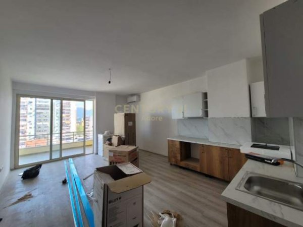 Tirane, jepet me qera apartament Kati 7, 74 m² 300  (Ish Fusha e Aviacionit)