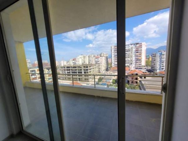 Tirane, jepet me qera apartament Kati 7, 74 m² 300  (Ish Fusha e Aviacionit)