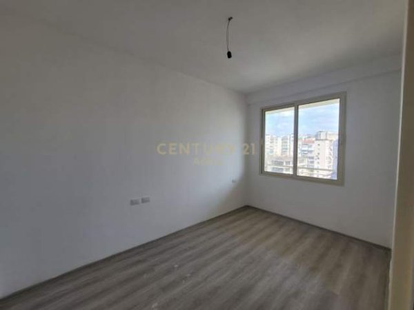 Tirane, jepet me qera apartament Kati 7, 74 m² 300  (Ish Fusha e Aviacionit)