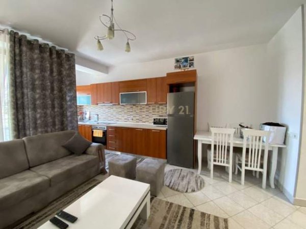 Tirane, jepet me qera apartament 1+1+BLK Kati 3, 60 m² 300 Euro (Allias)