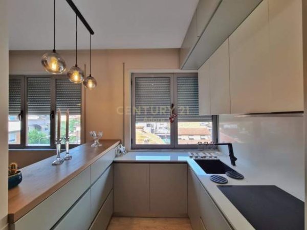Tirane, jepet me qera apartament 1+1+BLK Kati 3, 55 m² 550 Euro (Selvia, Gjimnazi Partizani)