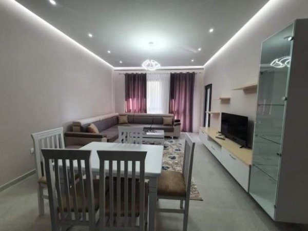 Tirane, jepet me qera Kati 3, 73 m² 600  (rruga e kavajes)
