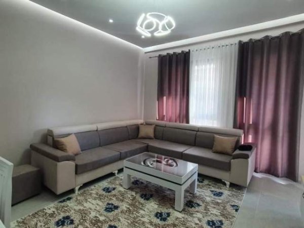 Tirane, jepet me qera Kati 3, 73 m² 600  (rruga e kavajes)