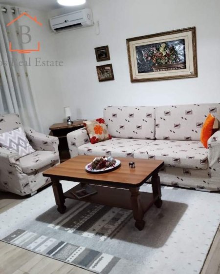 Tirane, jepet me qera apartament 1+1 58 m² 380 Euro