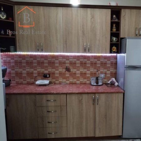 Tirane, jepet me qera apartament 1+1 58 m² 380 Euro