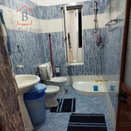 Tirane, jepet me qera apartament 1+1 58 m² 380 Euro