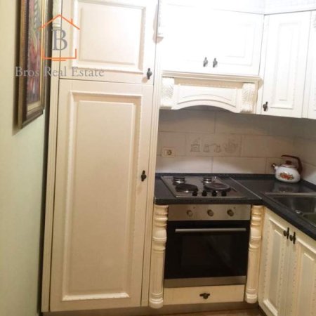 Tirane, jepet me qera apartament 2+1 Kati 4, 85 m² 450 Euro (Tek Lulishtja)