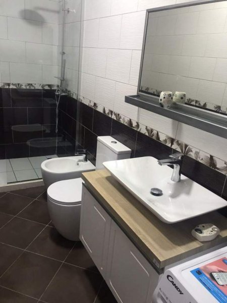 Tirane, jepet me qera apartament 1+1+BLK Kati 3, 65 m² 450 Euro (RRUGA HAMDI SINA, LIQENI I THATE)