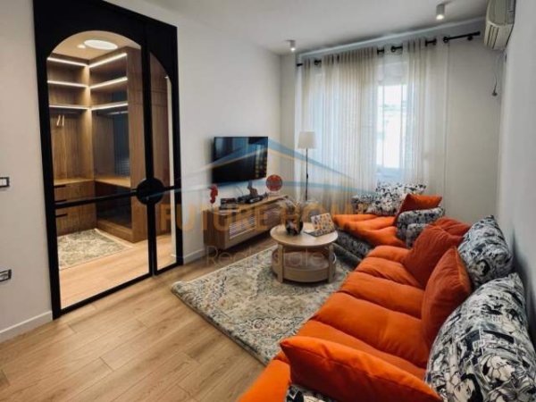 Tirane, jepet me qera apartament 1+1 Kati 7, 65 m² 650 Euro (Xhamia Tabakeve)