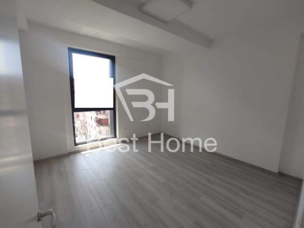 Tirane, jepet me qera zyre Kati 4, 127 m² 1.000 Euro (Rruga Myslym Shyri)