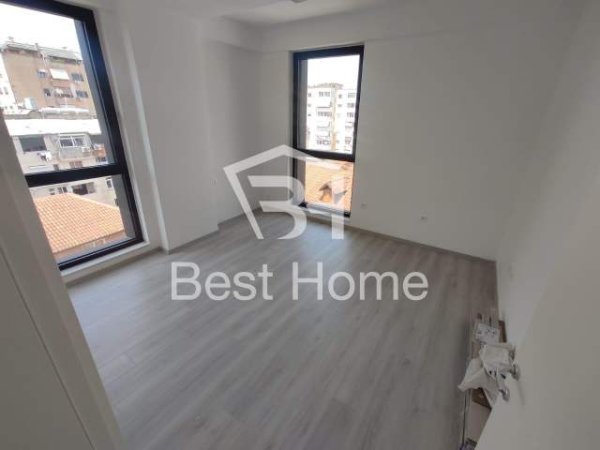 Tirane, jepet me qera zyre Kati 4, 127 m² 1.000 Euro (Rruga Myslym Shyri)