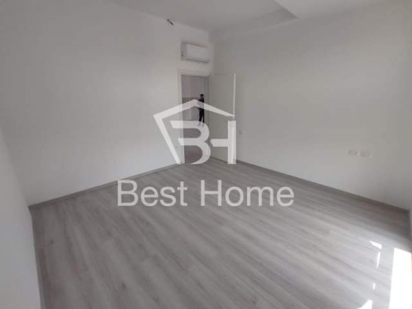 Tirane, jepet me qera zyre Kati 4, 127 m² 1.000 Euro (Rruga Myslym Shyri)