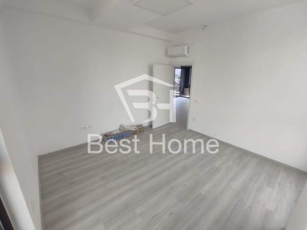 Tirane, jepet me qera zyre Kati 4, 127 m² 1.000 Euro (Rruga Myslym Shyri)