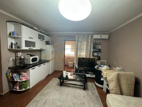 Tirane, shitet apartament 1+1 Kati 3, 63 m² 92.500 Euro (Rruga e Durresit)