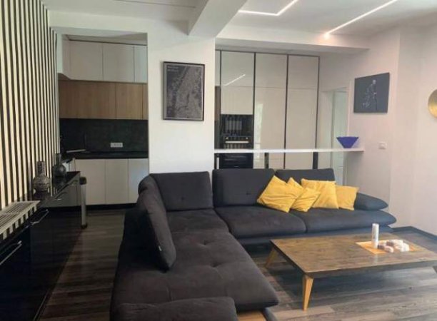 Tirane,Jepet me Qera Apartament 2+1+BLK 85 m² 700 Euro (Kodra e Diellit)