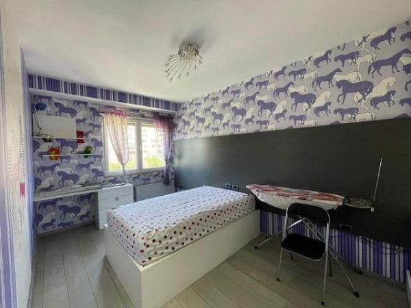 Tirane, Jepet me Qera Apartament 2+1+BLK Kati 4, 120 m² 500 Euro Brryli