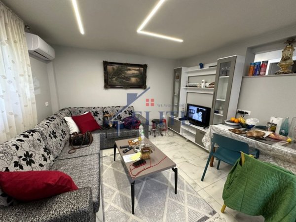 Tirane, jepet me qera apartament 1+1+Ballkon Kati 0, 60 m² 550 € (Shkolla e Kuqe)