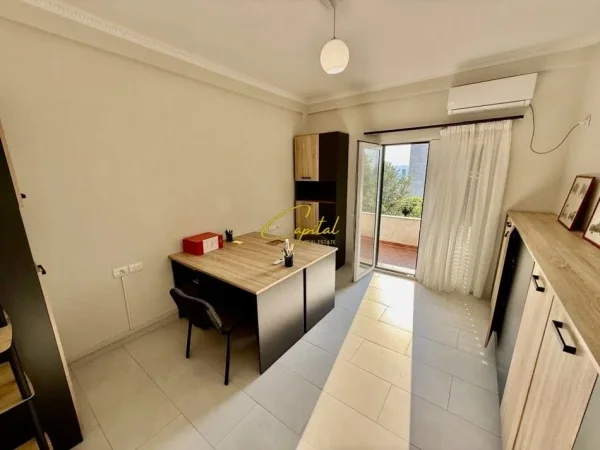 Tirane, jepet me qera zyre Kati 2, 150 m² 650 € (VILAT GJERMANE)