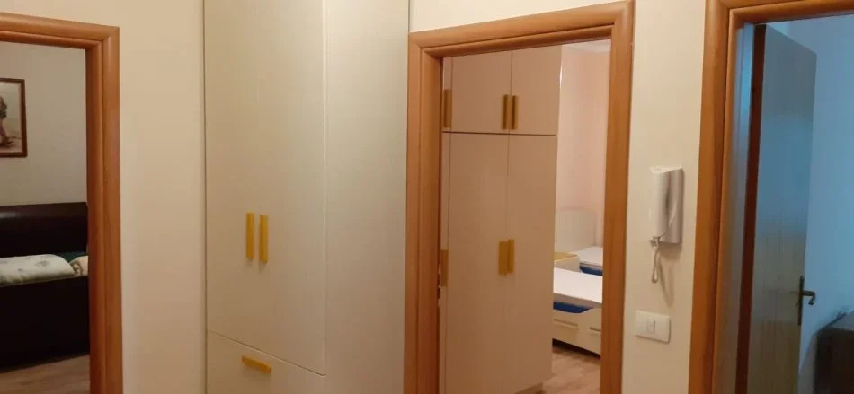 Tirane, jepet me qera apartament 2+1 Kati 3, 80 m² 600 € 