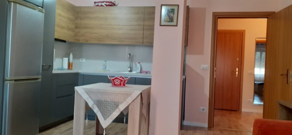 Tirane, jepet me qera apartament 2+1 Kati 3, 80 m² 600 € 