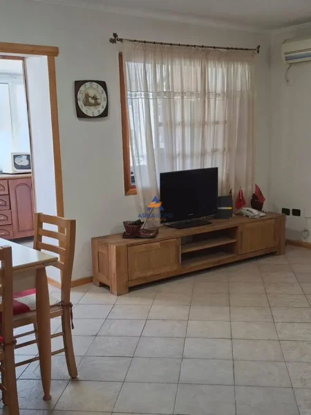Tirane, shitet apartament 2+1 Kati 2, 80 m² 140.000 € (SHKOLLA OSMAN MYDERIZI, QYTET STUDENTI)