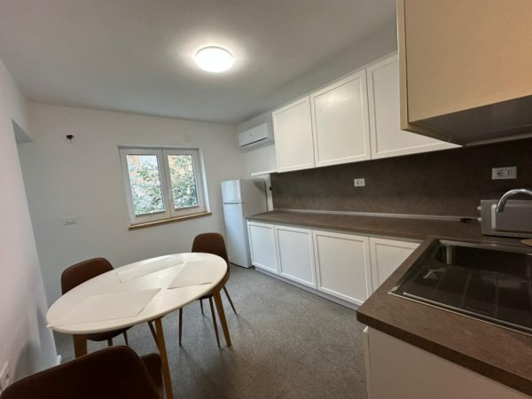 Tirane, jepet me qera zyre Kati 2, 130 m² 1.600 € (Zog i Zi)