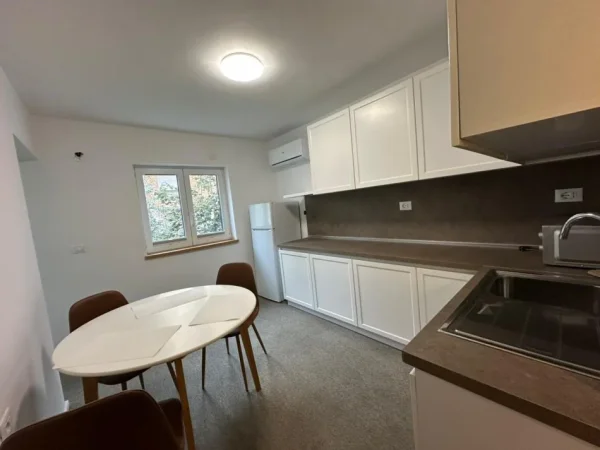 Tirane, jepet me qera zyre Kati 2, 130 m² 1.600 € (Zog i Zi)