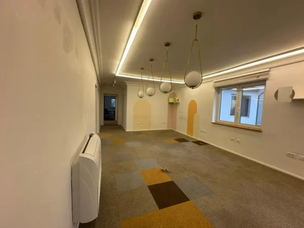 Tirane, jepet me qera zyre Kati 2, 130 m² 1.600 € (Zog i Zi)