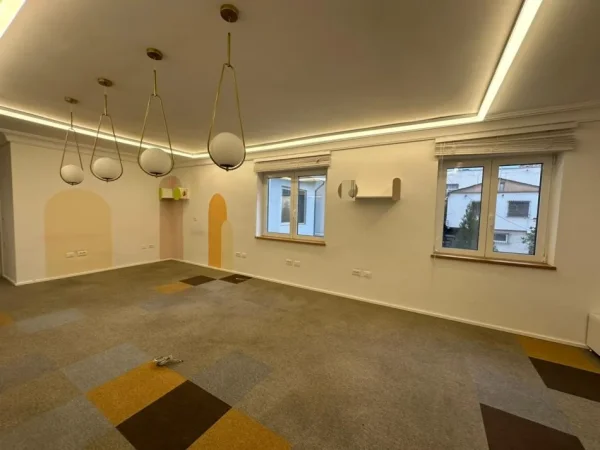 Tirane, jepet me qera zyre Kati 2, 130 m² 1.600 € (Zog i Zi)