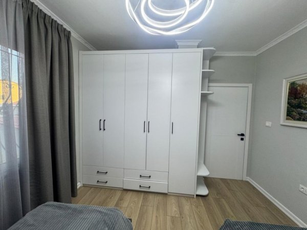 Tirane, jepet me qera apartament 3+1 Kati 3, 1.050 € 