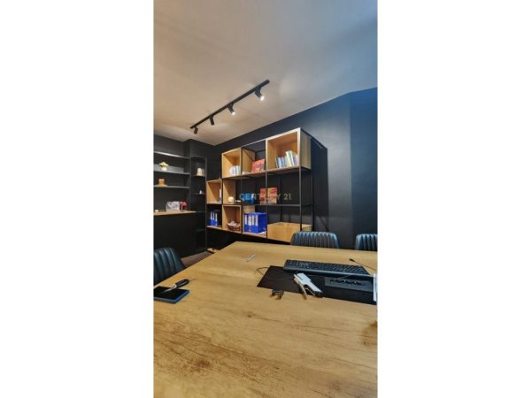 Tirane, jepet me qera zyre Kati 2, 85 m² 800 € (Rr. Kosovareve)