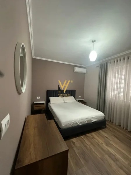 Tirane, jepet me qera apartament 2+1+Ballkon Kati 4, 75 m² 800 € (KOMUNA E PARISIT)