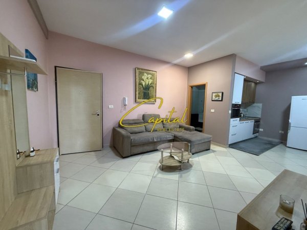Tirane, jepet me qera apartament 2+1 Kati 2, 80 m² 600 € (ISH STACIONI TRENIT)