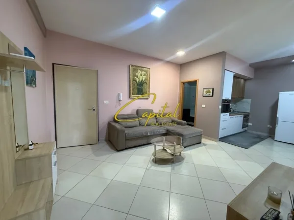 Tirane, jepet me qera apartament 2+1 Kati 2, 80 m² 600 € (ISH STACIONI TRENIT)