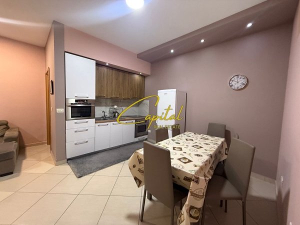 Tirane, jepet me qera apartament 2+1 Kati 2, 80 m² 600 € (ISH STACIONI TRENIT)