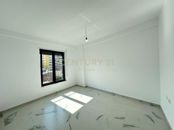 Tirane, jap me qera zyre Kati 4, 92 m² 850 € 
