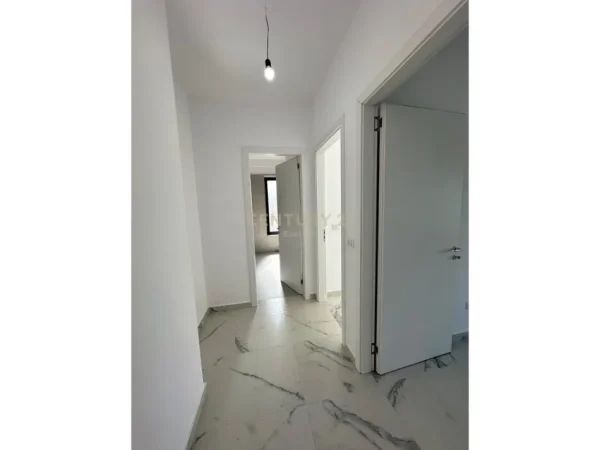 Tirane, jap me qera zyre Kati 4, 92 m² 850 € 