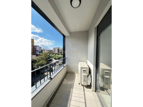 Tirane, jap me qera zyre Kati 4, 92 m² 850 € 