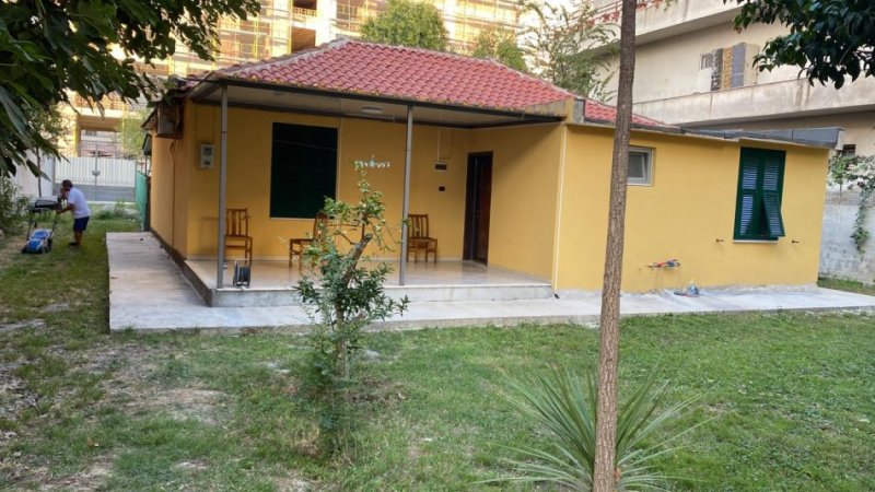 Tirane, jepet me qera shtepi 1+1 Kati 1, 500 € (Rruga Benjamin Kruta)