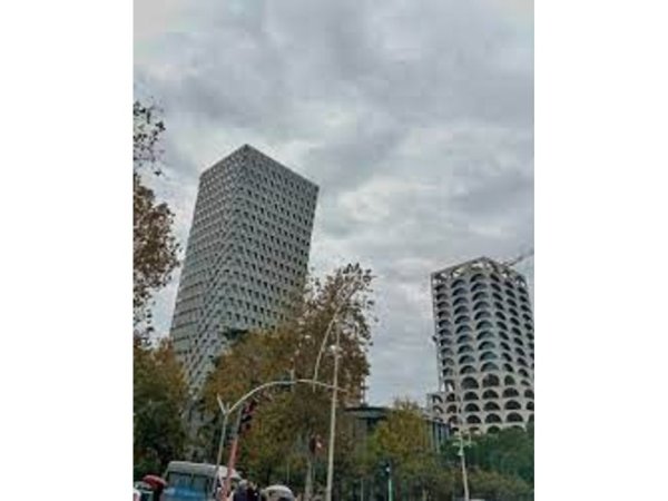 Tirane, jepet me qera ambjent biznesi Kati 1, 75 m² 1.000 € 