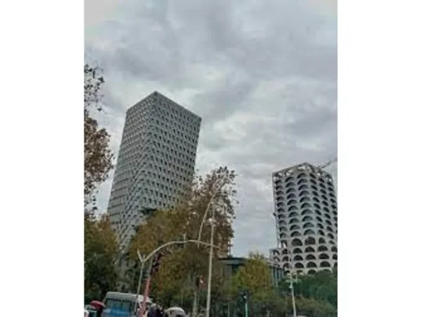 Tirane, jepet me qera ambjent biznesi Kati 1, 75 m² 1.000 € 