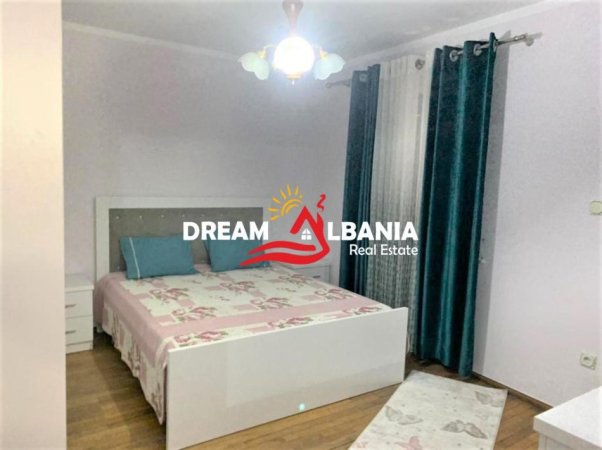 Tirane, jepet me qera apartament 2+1 , 98 m² 550 € (Rruga Fortuzi prane Shkolles Jeronim De Rada)