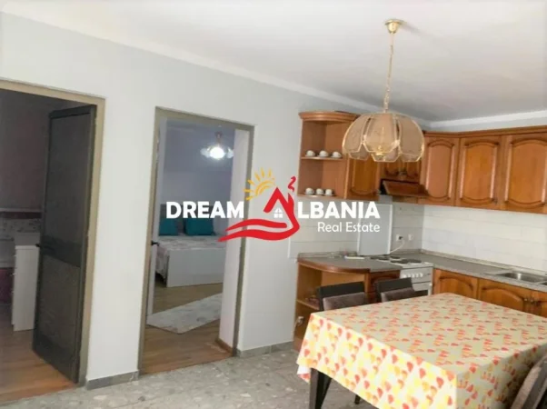 Tirane, jepet me qera apartament 2+1 , 98 m² 550 € (Rruga Fortuzi prane Shkolles Jeronim De Rada)