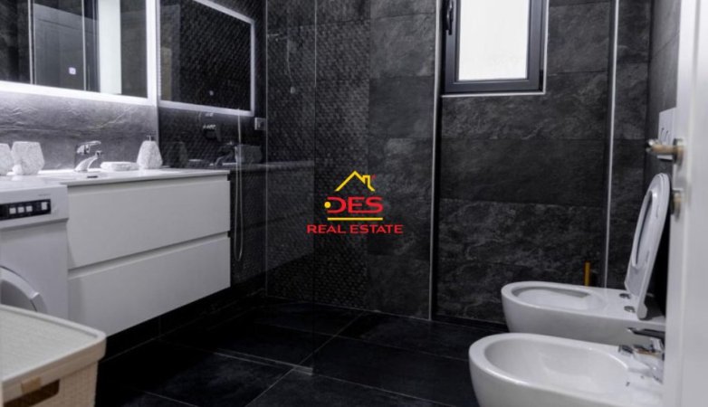 Vlore, jepet me qera apartament 2+1+Ballkon Kati 4, 110 m² 500 € (Rruga Murat Tërbaçi)