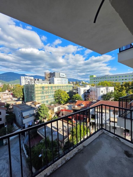 Tirane, shitet apartament 1+1 Kati 5, 65 m² 109.000 € (Pranë Spitalit Amerikan 2, Përballë QSUT)